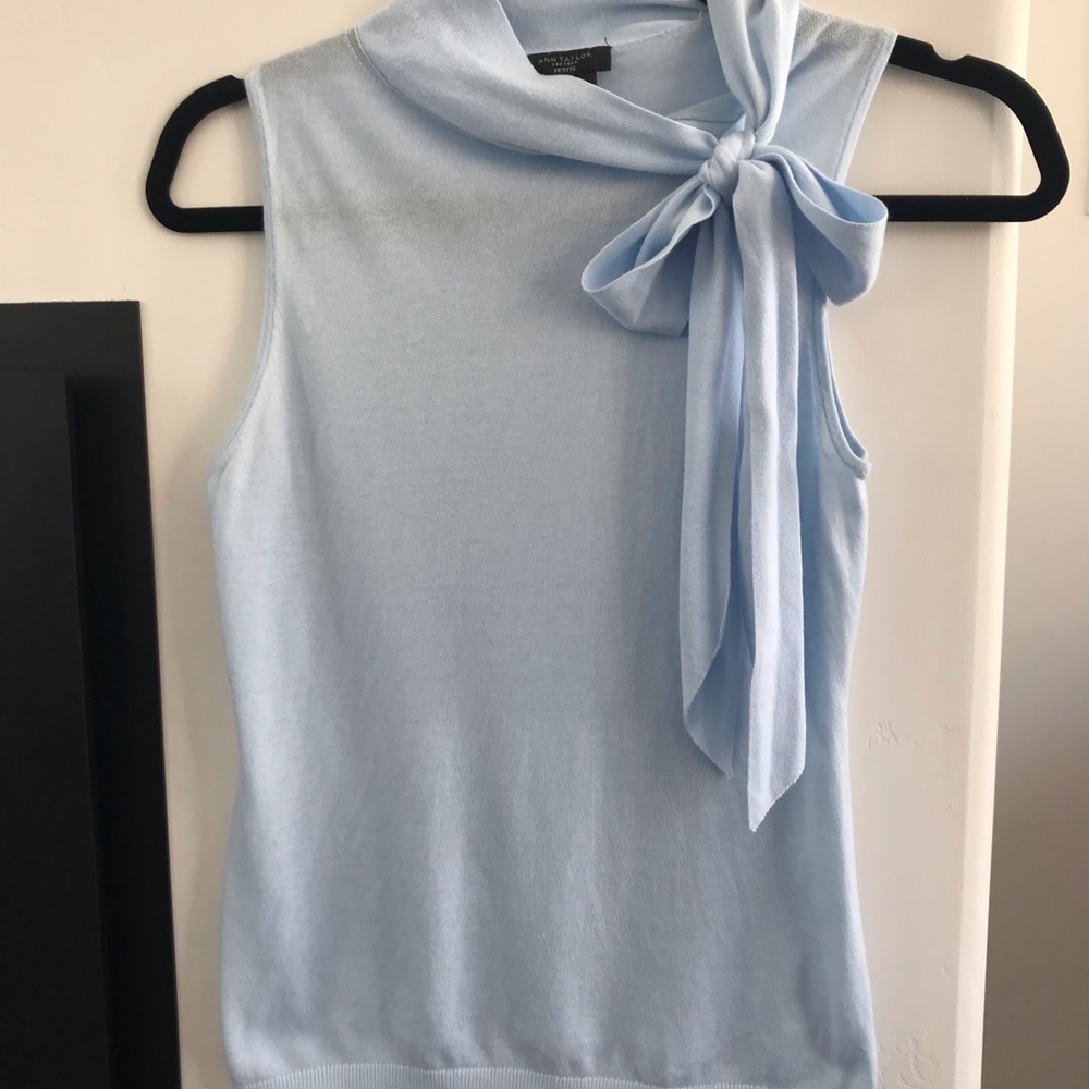 🎀Ann Taylor Sleeveless shirt